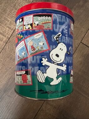 Snoopy Peanuts Cartoon Metal Tin - Blue, Green & Red Jigsaw Puzzle not complete